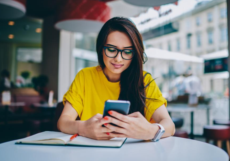 How to Start a Side Hustle Using Just Your Phone
